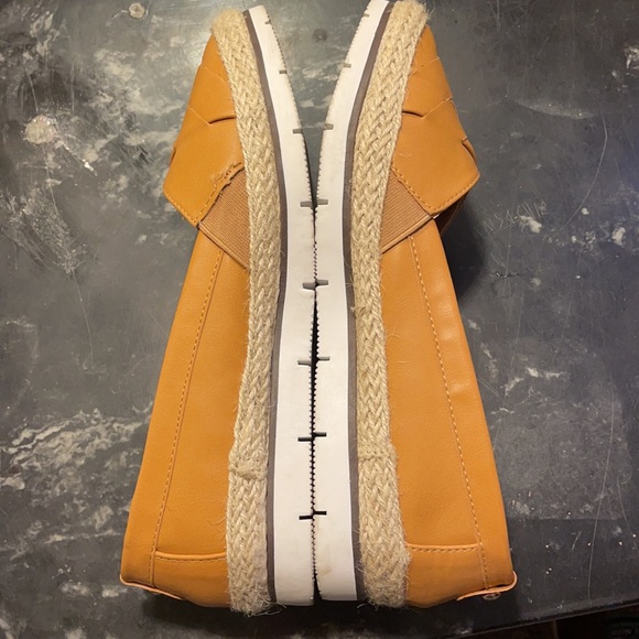 Comfort by Alexis Bendel, Size 7 1/2 , light brown - Picture 2 of 4